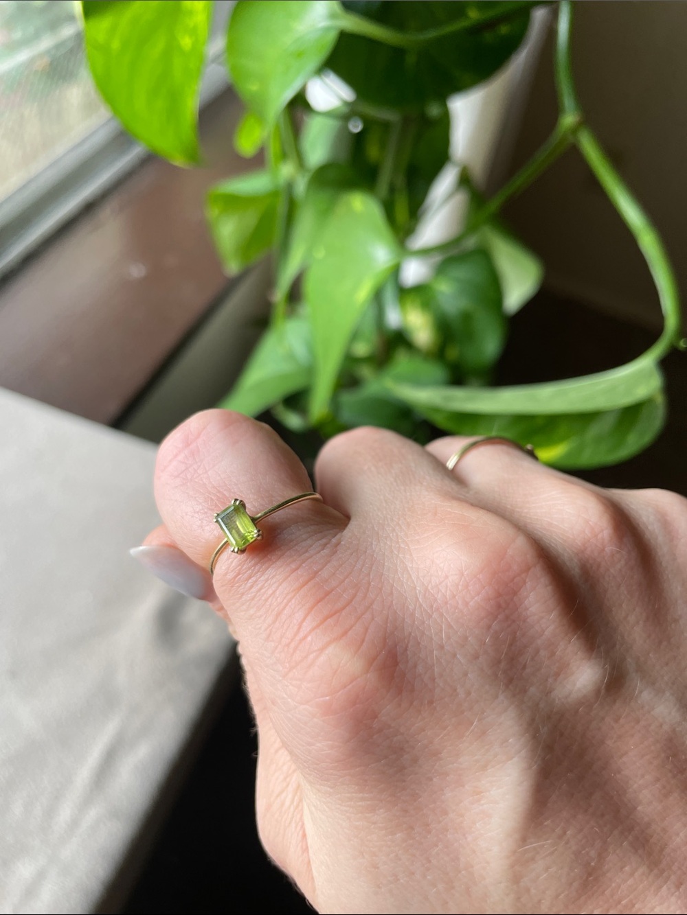 Family Gold Olive-Accent Baguette Birthstone Ring in Gold